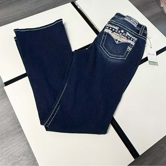 NEW!! NWT Miss Me Mid-Rise Bootcut Jeans 31x34 - Angel Wing Pockets - Picture 3 of 16